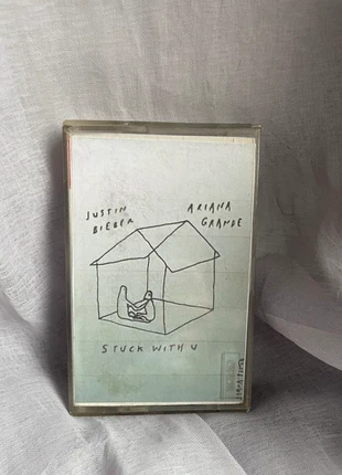 Ariana Grande Justin Bieber Stuck with u fan made cassette, zustand: Neu, 5,00 €, 5,95 € inklusive Vinted-Käuferschutz