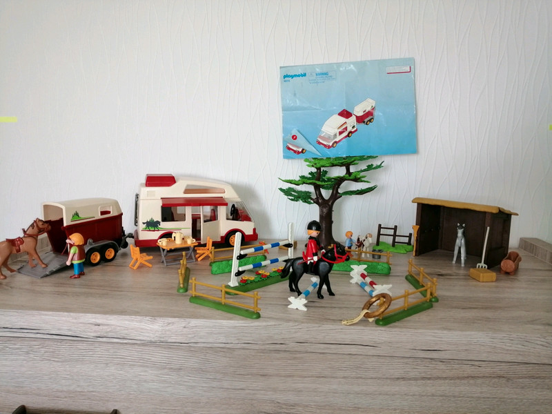 Playmobil 4074 camping car, famille, chevaux, clairriere, remorque