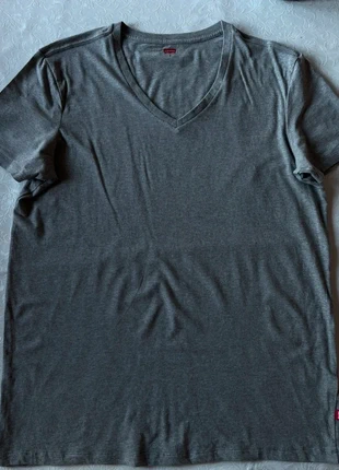 T-shirt Levi’s, brand: Levi's, condizioni: Nuovo senza cartellino, taglia: XL, €9.00, €10.15 include la Protezione acquisti