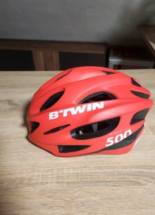 Casque vélo B'Twin rouge
Taille adulte, marque: B'Twin, état: Bon état, 10,00 €, 11,20 € Protection acheteurs incluse