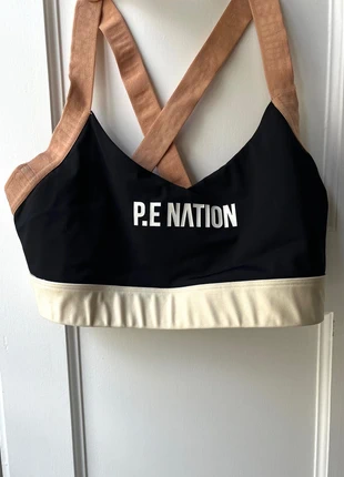 P.E Nation sports bra. Designed in Australia, brand: P.E Nation, condizioni: Ottime, taglia: S, €14.00, €15.40 include la Protezione acquisti