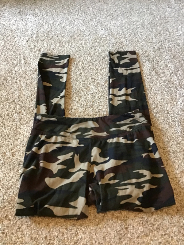 Women’s hot kiss Sz M camo Leggings 3