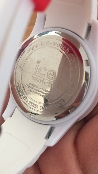 Montre ice watch blanche et rouge avec des éléments Swarovski 3