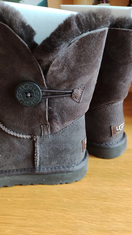 UGG con bottone color marrone Vinted