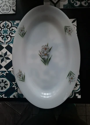 Plat ovale narcisses, marque: Arcopal, état: Très bon état, 4,00 €, 4,90 € Protection acheteurs incluse