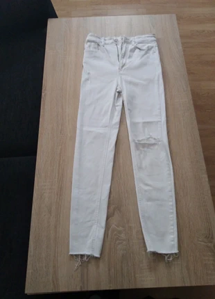 Skinny jeans blancos de Stradivarius, marca: Stradivarius, estado: Muy bueno, tamaño: S / 36 / 8, 8,00 €, 9,10 € Protección al comprador incluida