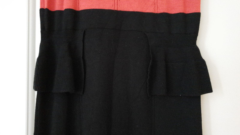 Adorable petite robe noire et orange en petite maille 3