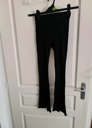 🖤 Pantalon flare côtelé noir – KIABI – Taille XXS / 32, marque: Kiabi, état: Très bon état, taille: XXS / 32 / 4, 3,00 €, 3,85 € Protection acheteurs incluse