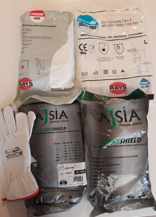 Set 4 tute protettive e guanti di pelle, brand: rays, condizioni: Nuovo con cartellino, taglia: XL, €10.99, €12.24 include la Protezione acquisti