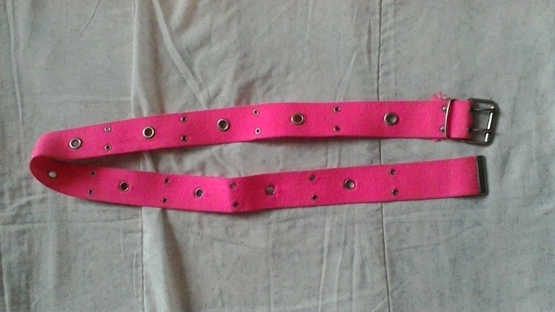 ceinture rose avec œillets en  metal 2