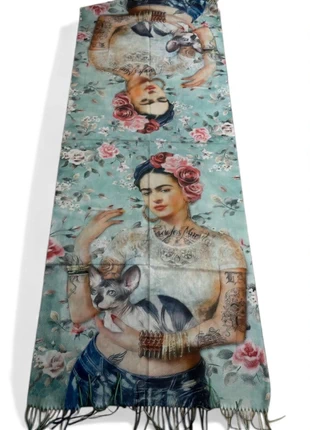 Maxisciarpa frida kahlo, marke: Frida Kahlo, zustand: Neu, 12,00 €, 13,30 € inklusive Vinted-Käuferschutz