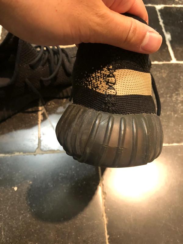 Yeezy 350 v2 Black Friday green Vinted
