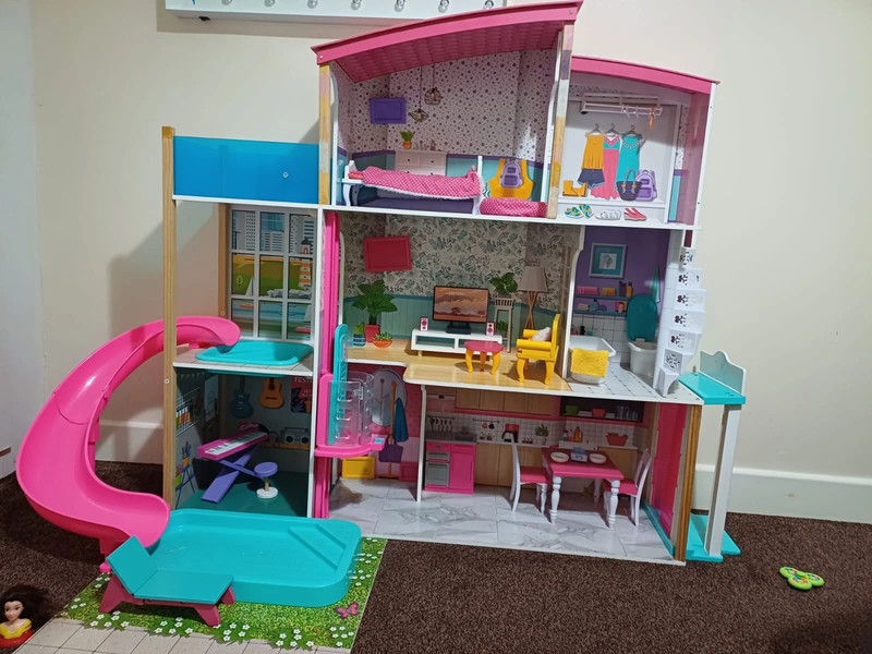 Doll house on sale shop