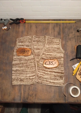 Hand gebreid heren vest met 1 knoop, merk: Hand Knitted, staat: Heel goed, maat: XL, € 25,00, € 26,95 inclusief Kopersbescherming Pro