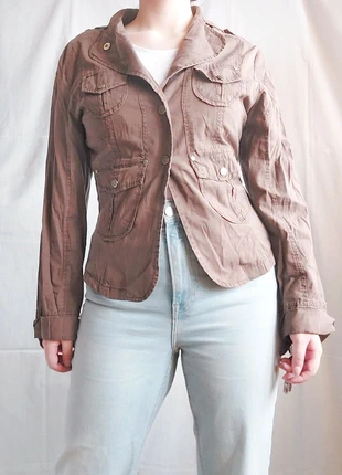 Casaco leve castanho vintage y2k com fecho de molas e detalhes de bolsos, marca: Vintage, estado: Muito bom, tamanho: M / 38 / 10, €2.00, €2.80 inclui Proteção do Comprador