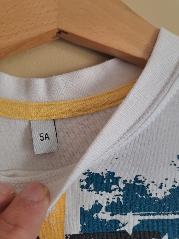 T-shirt garçon 5 ans blanc comme neuf - photo numéro 3