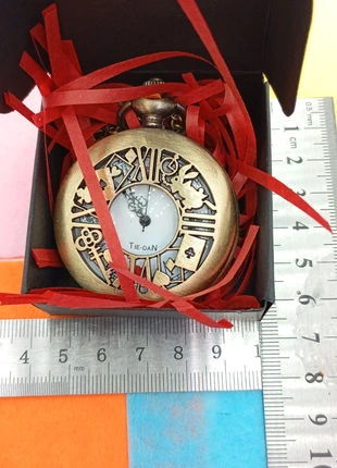 Montre à gousset Alice in wonderland, merk: Alice in wonderland, staat: Heel goed, maat: 47 mm & groter, € 5,00, € 5,95 inclusief Kopersbescherming Pro