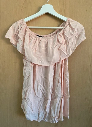 Zartrosa Carmenbluse, marke: Vero Moda, zustand: Sehr gut, größe: M, 3,50 €, 4,38 € inklusive Vinted-Käuferschutz