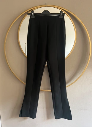 Pantalon noir XS, marque: Zara, état: Très bon état, taille: XS / 34 / 6, 8,00 €, 9,10 € Protection acheteurs incluse