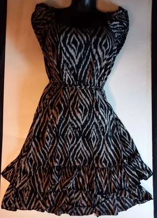 Robe Fluide Chic Motif Graphique Made In France 🖤 Taille 3 Unique Et Tendance, marca: French Design, estado: Muito bom, tamanho: M / 38 / 10, €12.00, €13.30 inclui Proteção do Comprador