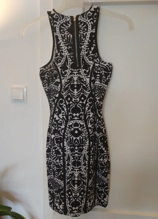 Neu ungetragen ethno Muster pencil cut-out etui Mini-Kleid Stretch body-con schwarz-weiß h&m trend, marke: H&M, zustand: Neu, größe: XS / 34 / 6, 14,80 €, 16,24 € inklusive Vinted-Käuferschutz