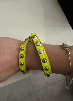 Bracelet jaune fluo double tour cuir, staat: Heel goed, € 2,50, € 3,33 inclusief Kopersbescherming