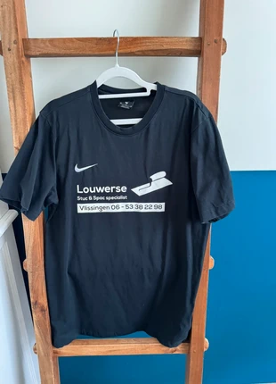 Nike sport of tennisshirt maat m zwart, marque: Nike, état: Très bon état, taille: M, 4,00 €, 4,90 € Protection acheteurs incluse