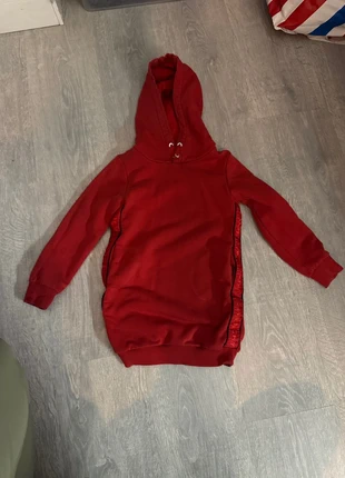 Givenchy sweater dress maat 4 jaar, marque: Givenchy, état: Très bon état, taille: 4 ans / 104 cm, 27,50 €, 29,58 € Protection acheteurs incluse