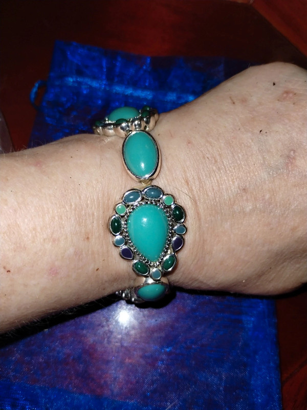 Beautiful turquoise and teal colored bracelet 1