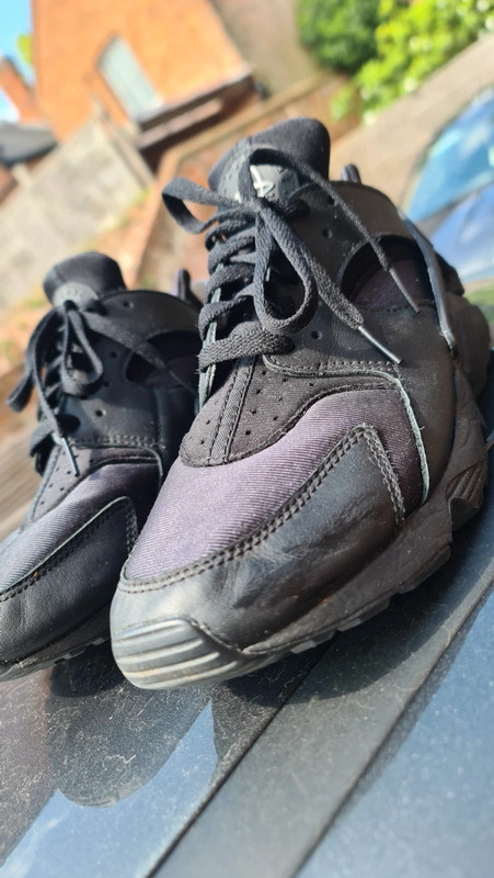 Triple black Nike Air Huarache size 9.5 more like a 9 Vinted