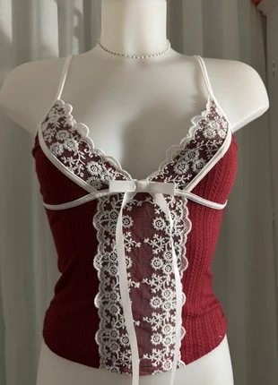 Débardeur bordeaux col en V avec dentelle et noeud coquette S, marque: COQUETTE, état: Très bon état, taille: S / 36 / 8, 15,00 €, 16,45 € Protection acheteurs incluse