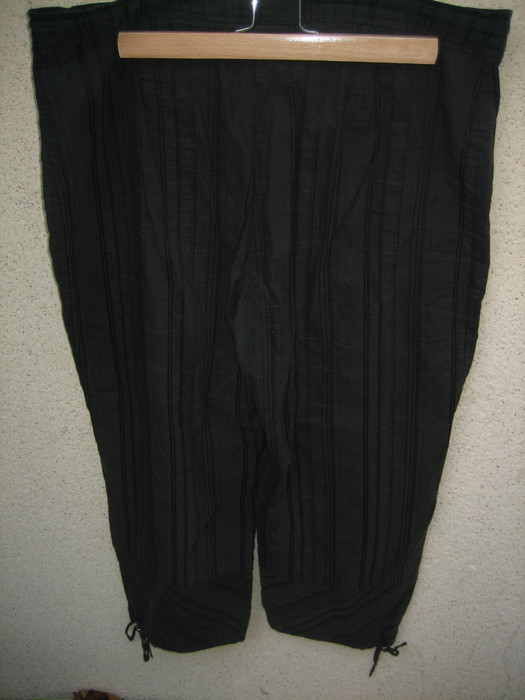 Ensemble tailleur pantalon noir avec sur piqûres Armand Thierry, veste à manches longues taille 46 4
