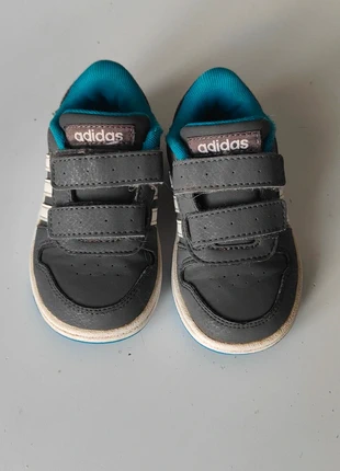 Baskets adidas Hoops 20 taille 22, merk: adidas, staat: Heel goed, maat: 22, € 7,00, € 8,05 inclusief Kopersbescherming