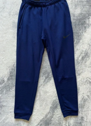 pantalon jogging nike dri-fit bleu marine logo imprimé taille s, brand: Nike, condizioni: Ottime, taglia: S, €25.00, €26.95 include la Protezione acquisti Pro