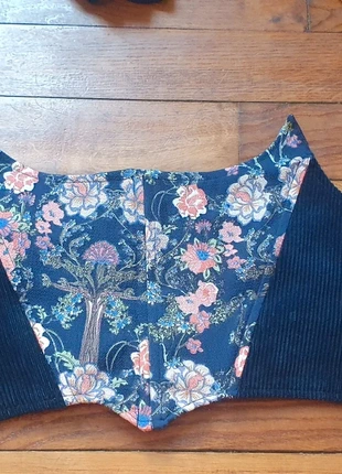 Corset fleuri bleu marine Fait main, marke: Fait Main, zustand: Neu, größe: S / 36 / 8, 25,00 €, 26,95 € inklusive Vinted-Käuferschutz