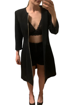 Cappotto Elisabetta Franchi nero zip oro – EF black coat with gold zip, marque: Made In Italy, état: Neuf sans étiquette, taille: S / 36 / 8, 40,00 €, 42,70 € Protection acheteurs incluse