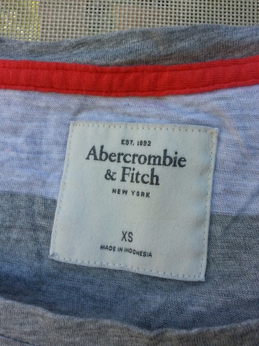 T-shirt fin Abercrombie&Fitch rayé gris 4