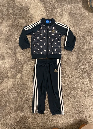 Adidas Kinder Trainingsanzug, brand: adidas, condizioni: Ottime, taglia: 18-24 mesi / 86 cm, €10.00, €11.20 include la Protezione acquisti