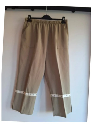 Pantalon beige détails blancs T4, état: Très bon état, taille: XL / 42 / 14, 4,00 €, 4,90 € Protection acheteurs (Pro) incluse