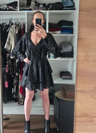 Prachtige zwart playsuit van Nikkie, brand: NIKKIE, condizioni: Nuovo senza cartellino, taglia: XS / IT 38 / EU 34, €19.00, €20.65 include la Protezione acquisti