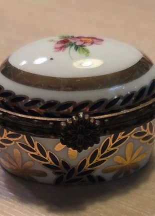 Pilulier, boite porcelaine - Joli décor floral - Collection, brand: Collection, condition: Very good, €5.00, €5.95 includes Buyer Protection