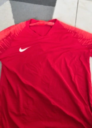 Nike t shirt sport vaporknit, marke: Nike, zustand: Sehr gut, größe: L, 8,00 €, 9,10 € inklusive Vinted-Käuferschutz