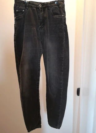 Mom jeans grigio scuro , marke: Pull & Bear, zustand: Neu, größe: M / 38 / 10, 12,00 €, 13,30 € inklusive Vinted-Käuferschutz