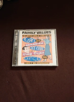 Family values, estado: Muito bom, €5.00, €5.95 inclui Proteção do Comprador