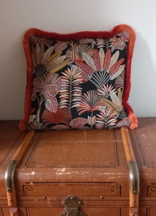 Decoratief kussen palm Oranje/ goud .Handgemaakt., merk: Handgemaakt, staat: Nieuw met prijskaartje, maat: 45 x 45 cm, € 40,00, € 42,70 inclusief Kopersbescherming