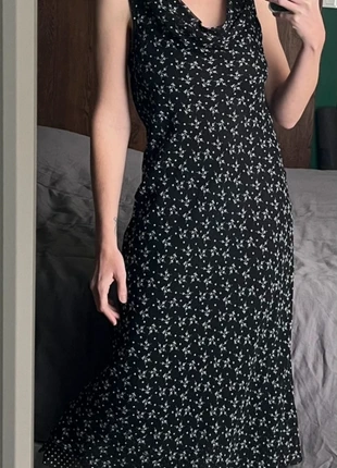 Robe longue fleurs chic noir et blanc, zustand: Sehr gut, größe: S / 36 / 8, 19,00 €, 20,65 € beinhaltet Vinted-Käuferschutz Pro