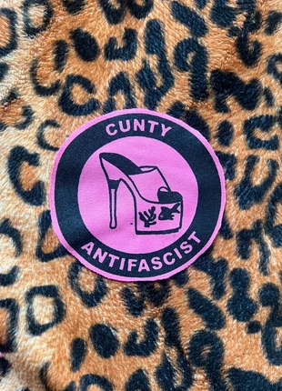 patch cunty antifa rose, marque: DIY, état: Très bon état, 4,00 €, 4,90 € Protection acheteurs incluse