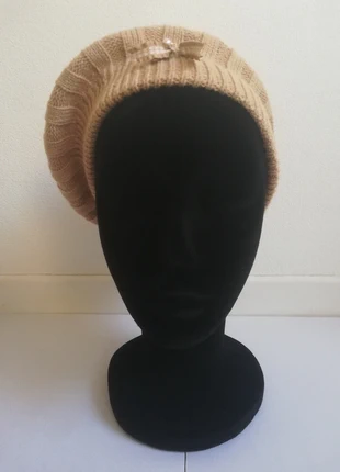 Béret en maille beige avec nœud doré – style parisien chic, brand: Boutique indépendante, condition: Very good, size: One size, €8.90, €10.05 includes Buyer Protection
