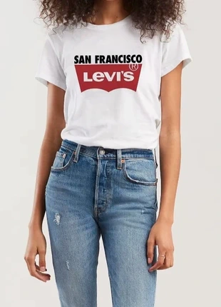 T-shirt Levi's , marque: Levi's, état: Très bon état, taille: XS / 34 / 6, 8,00 €, 9,10 € Protection acheteurs incluse