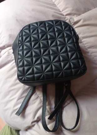 Mochila mujer negra, merk: Stradivarius, staat: Heel goed, € 6,00, € 7,00 inclusief Kopersbescherming